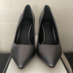 COPY - White House Black Market pumps